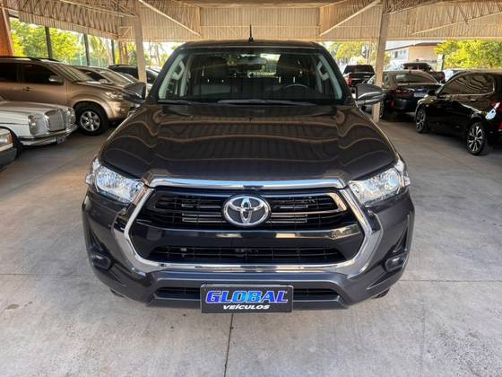 TOYOTA HILUX 2.8 D-4D TURBO DIESEL CD SRV 4X4 AUTOMÁTICO TOYOTA HILUX 2.8 D-4D TURBO DIESEL CD SRV 4X4 AUTOMÁTICO